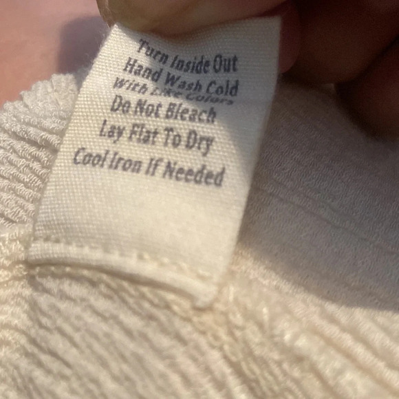 🎀 Soft beige romantic top 🎀
BIN # 1 - Picture 8 of 8